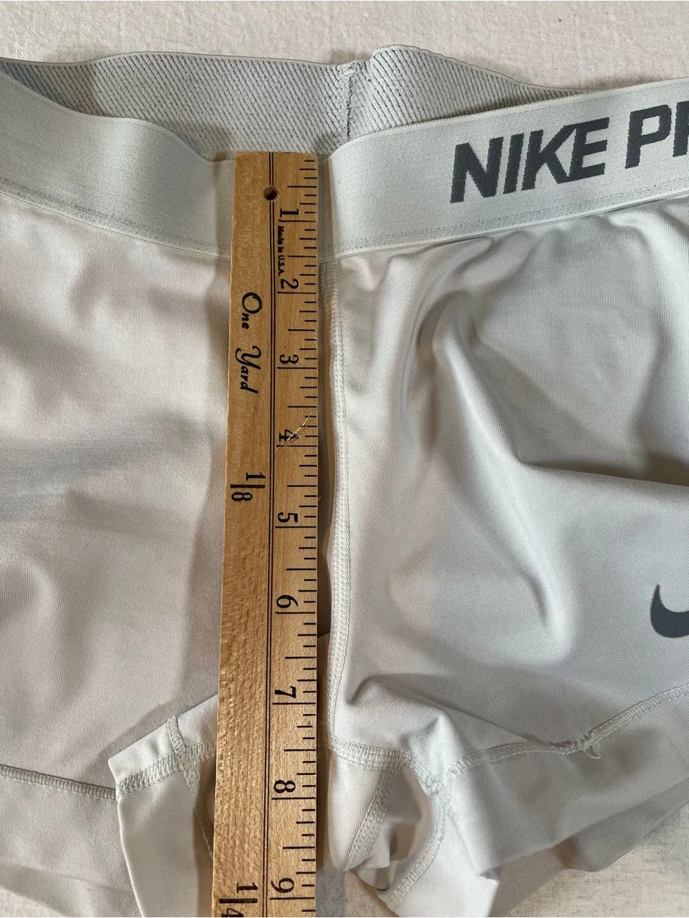 Nike Pro Dri-Fit Women’s Compression Light Gray Athletic Shorts Size Small